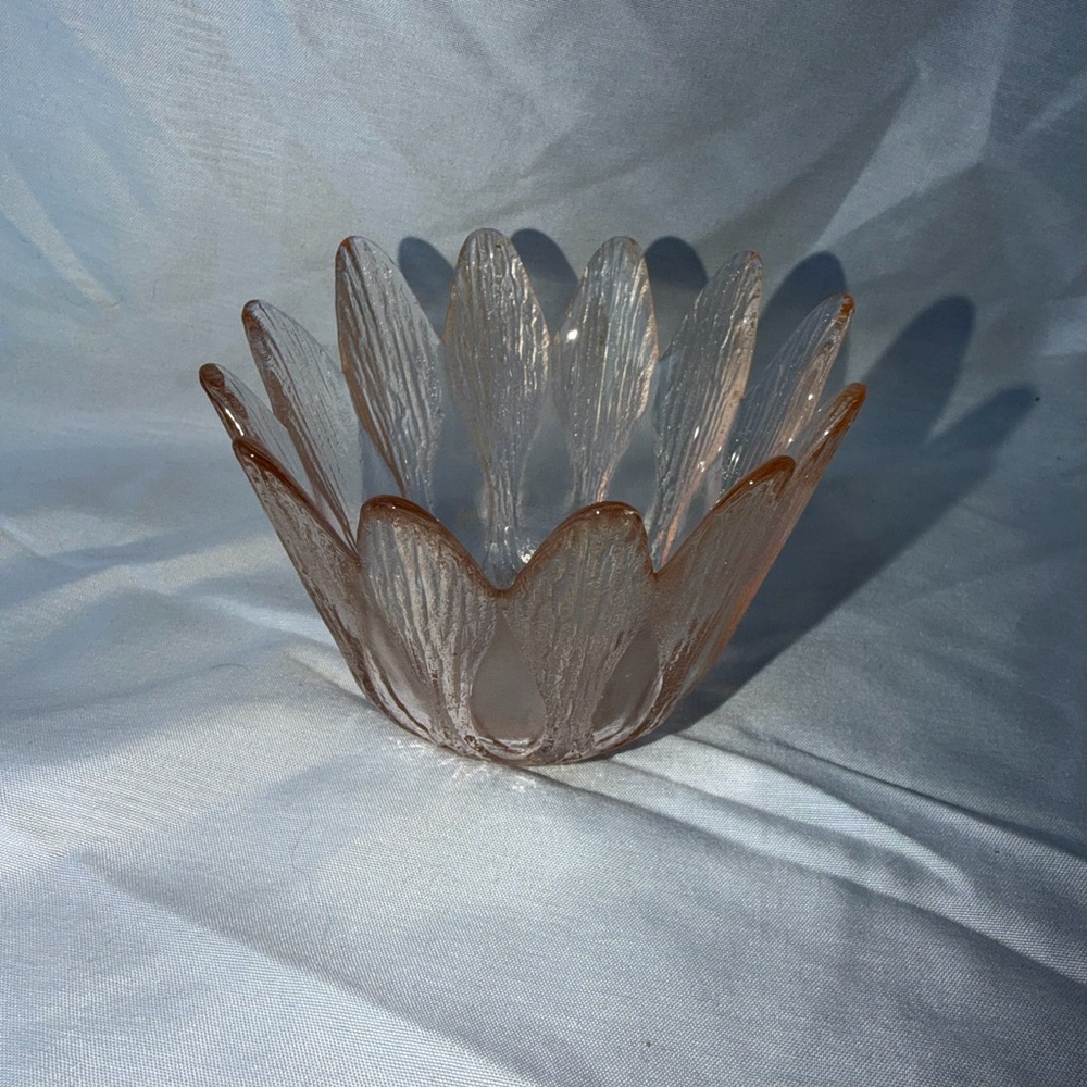 Vintage Pink Textured Glass Lotus Flower Bowl – 3" Petal Candy Dish - Picture 1 of 6